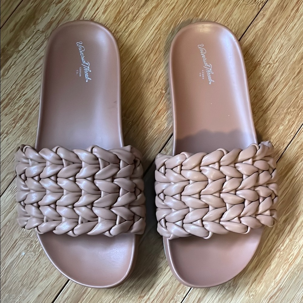 Universal Threads - Renae Flat Sandals